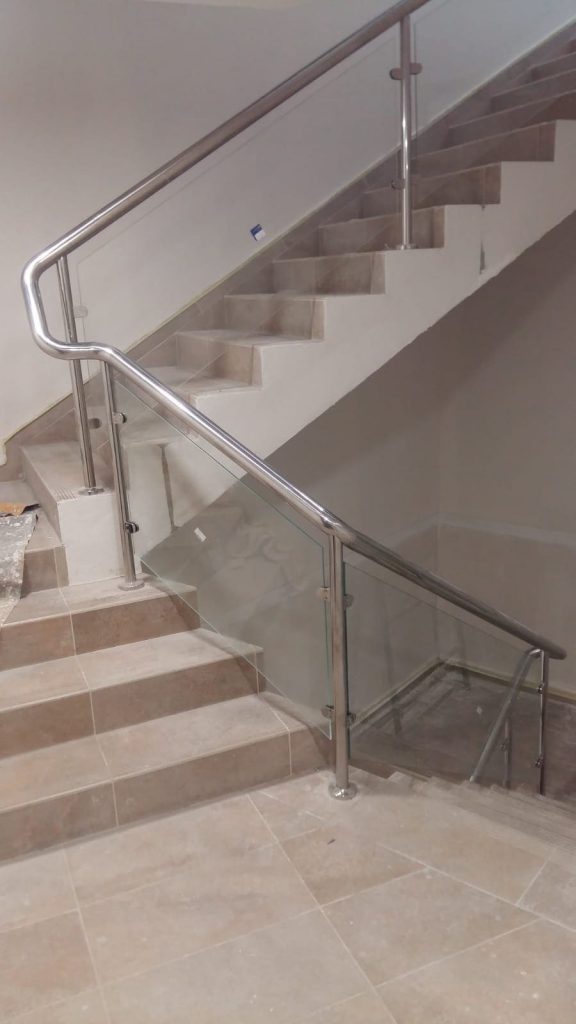 Barandilla metálica de escaleras fabricadas por nuestra empresa