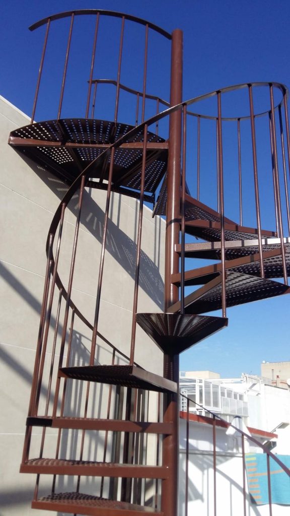 Escaleras de acero en forma de caracol fabricadas por nuestra empresa